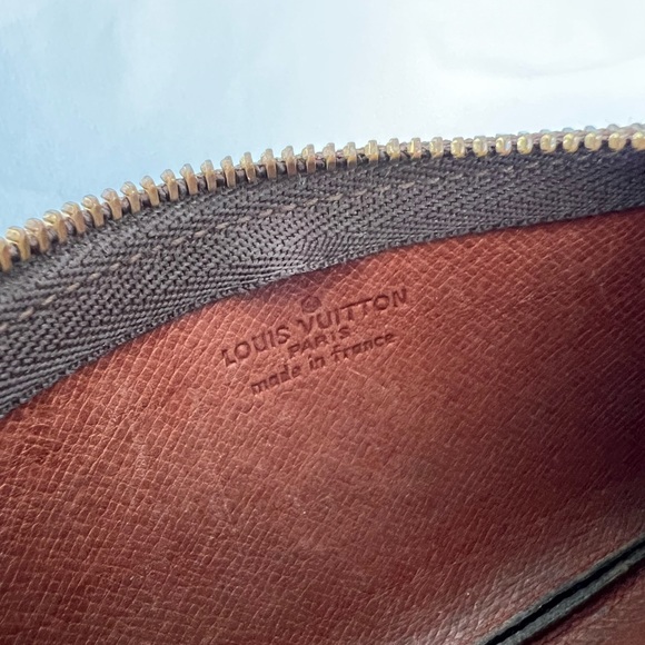 ✨SOLD✨ Louis Vuitton Monogram Key Pouch - Picture 6 of 7